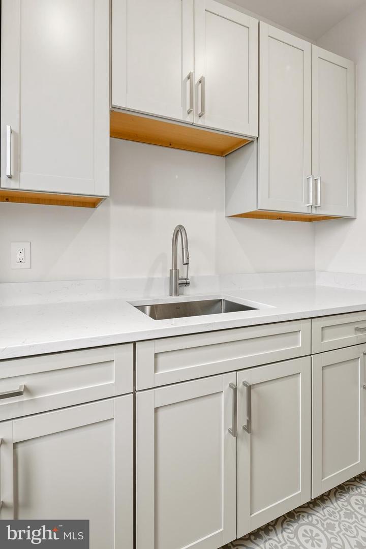 6238 22ND ST N, ARLINGTON, Virginia 22205, 6 Bedrooms Bedrooms, ,6 BathroomsBathrooms,Residential,For sale,6238 22ND ST N,VAAR2067152 MLS # VAAR2067152