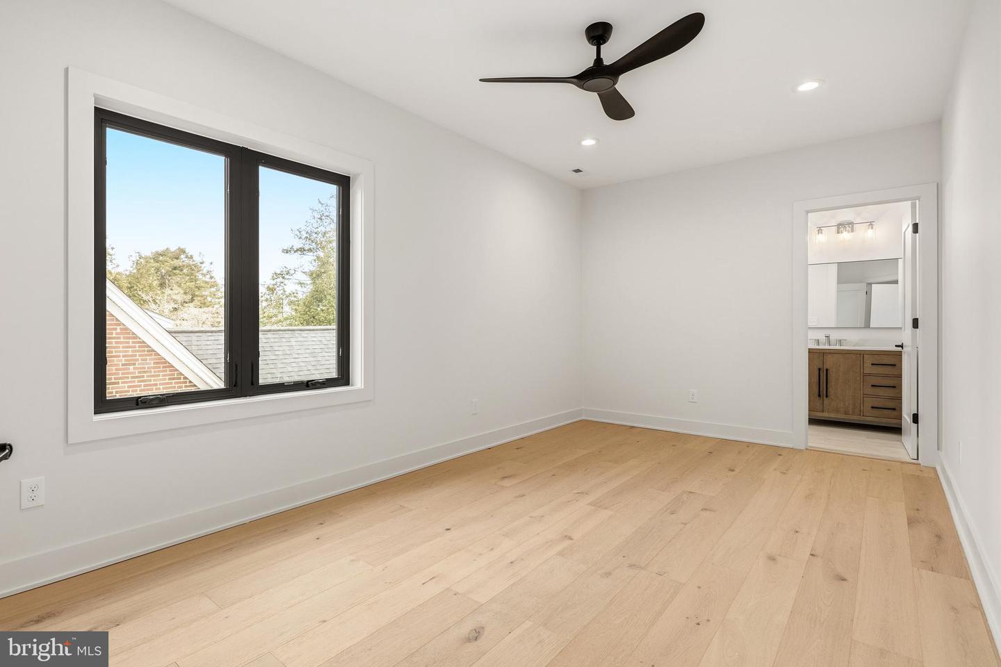 6238 22ND ST N, ARLINGTON, Virginia 22205, 6 Bedrooms Bedrooms, ,6 BathroomsBathrooms,Residential,For sale,6238 22ND ST N,VAAR2067152 MLS # VAAR2067152