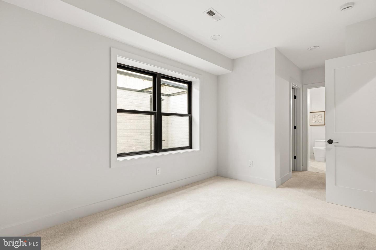 6238 22ND ST N, ARLINGTON, Virginia 22205, 6 Bedrooms Bedrooms, ,6 BathroomsBathrooms,Residential,For sale,6238 22ND ST N,VAAR2067152 MLS # VAAR2067152