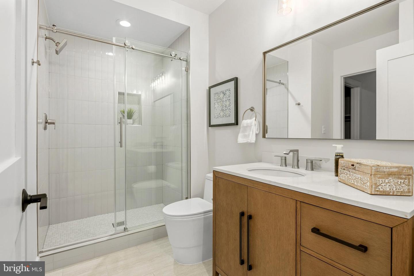 6238 22ND ST N, ARLINGTON, Virginia 22205, 6 Bedrooms Bedrooms, ,6 BathroomsBathrooms,Residential,For sale,6238 22ND ST N,VAAR2067152 MLS # VAAR2067152