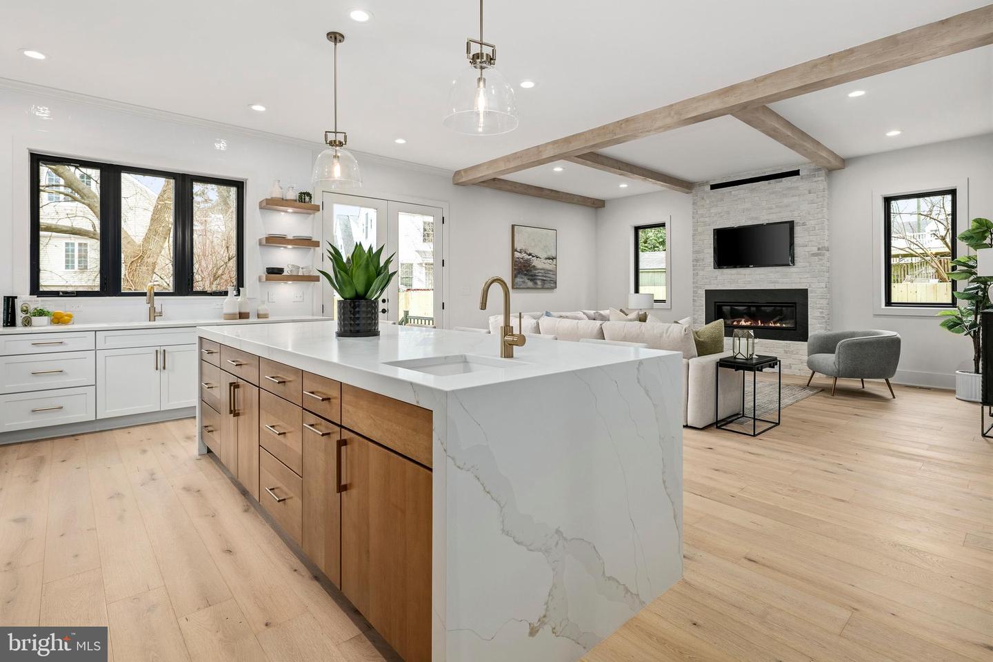 6238 22ND ST N, ARLINGTON, Virginia 22205, 6 Bedrooms Bedrooms, ,6 BathroomsBathrooms,Residential,For sale,6238 22ND ST N,VAAR2067152 MLS # VAAR2067152