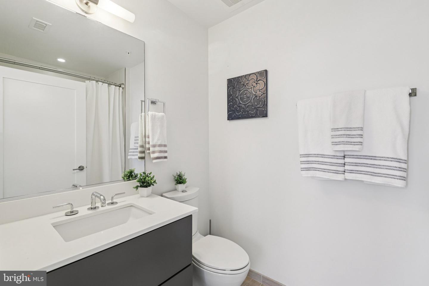 301 H ST NE #201, WASHINGTON, District Of Columbia 20002, 2 Bedrooms Bedrooms, ,2 BathroomsBathrooms,Residential,For sale,301 H ST NE #201,DCDC2238872 MLS # DCDC2238872