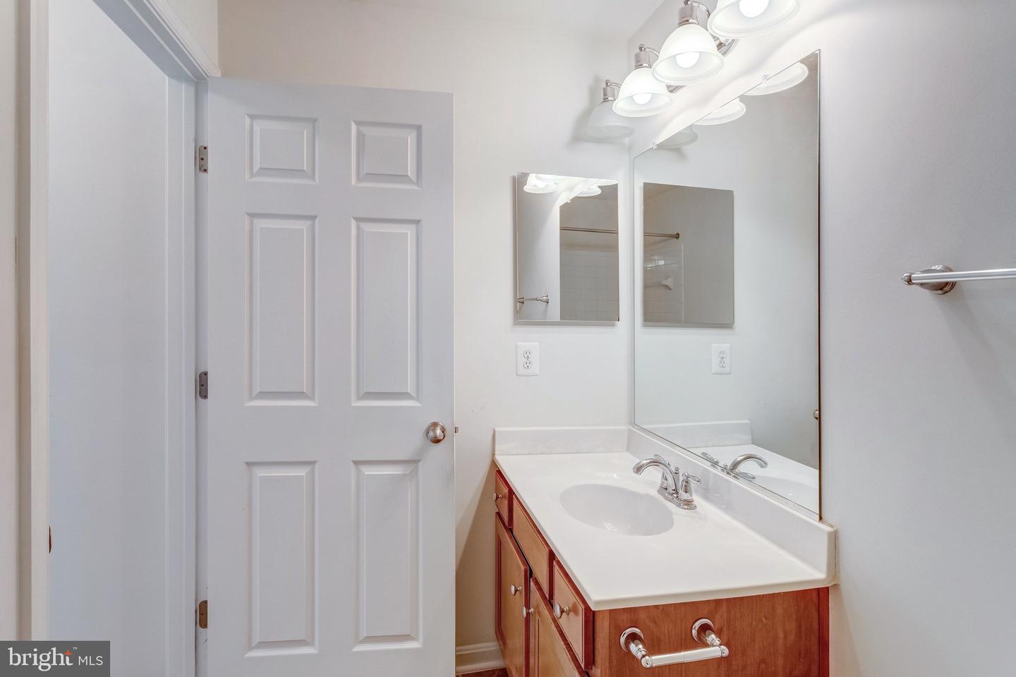 8270 LINBLAKE CT, MANASSAS, Virginia 20111, 3 Bedrooms Bedrooms, ,3 BathroomsBathrooms,Residential,For sale,8270 LINBLAKE CT,VAPW2109654 MLS # VAPW2109654