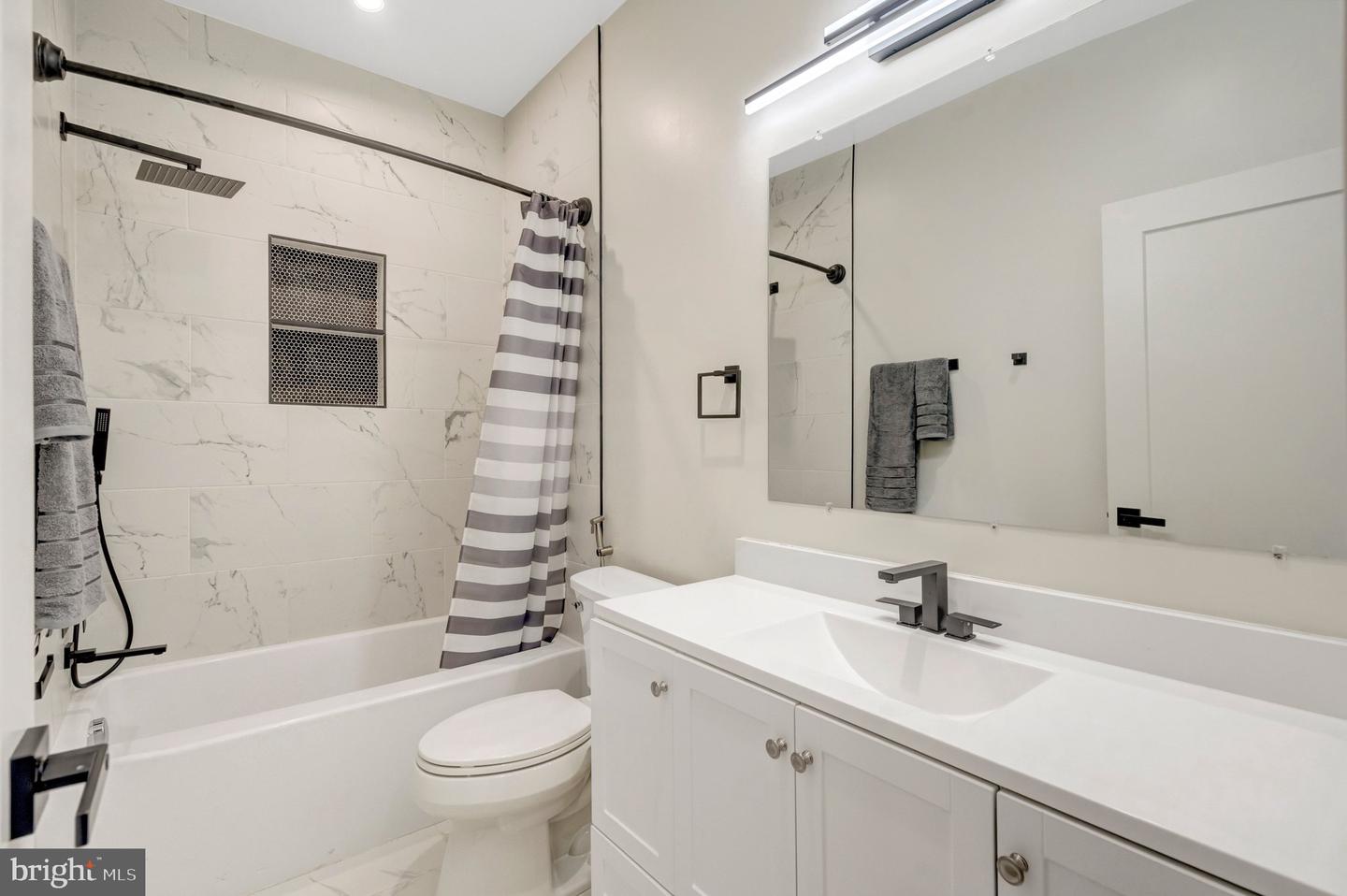 8709 YORKSHIRE LN, MANASSAS, Virginia 20111, 6 Bedrooms Bedrooms, ,6 BathroomsBathrooms,Residential,For sale,8709 YORKSHIRE LN,VAPW2109672 MLS # VAPW2109672