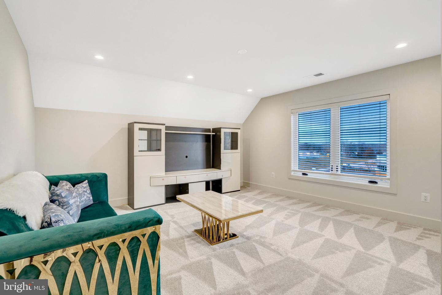 8709 YORKSHIRE LN, MANASSAS, Virginia 20111, 6 Bedrooms Bedrooms, ,6 BathroomsBathrooms,Residential,For sale,8709 YORKSHIRE LN,VAPW2109672 MLS # VAPW2109672