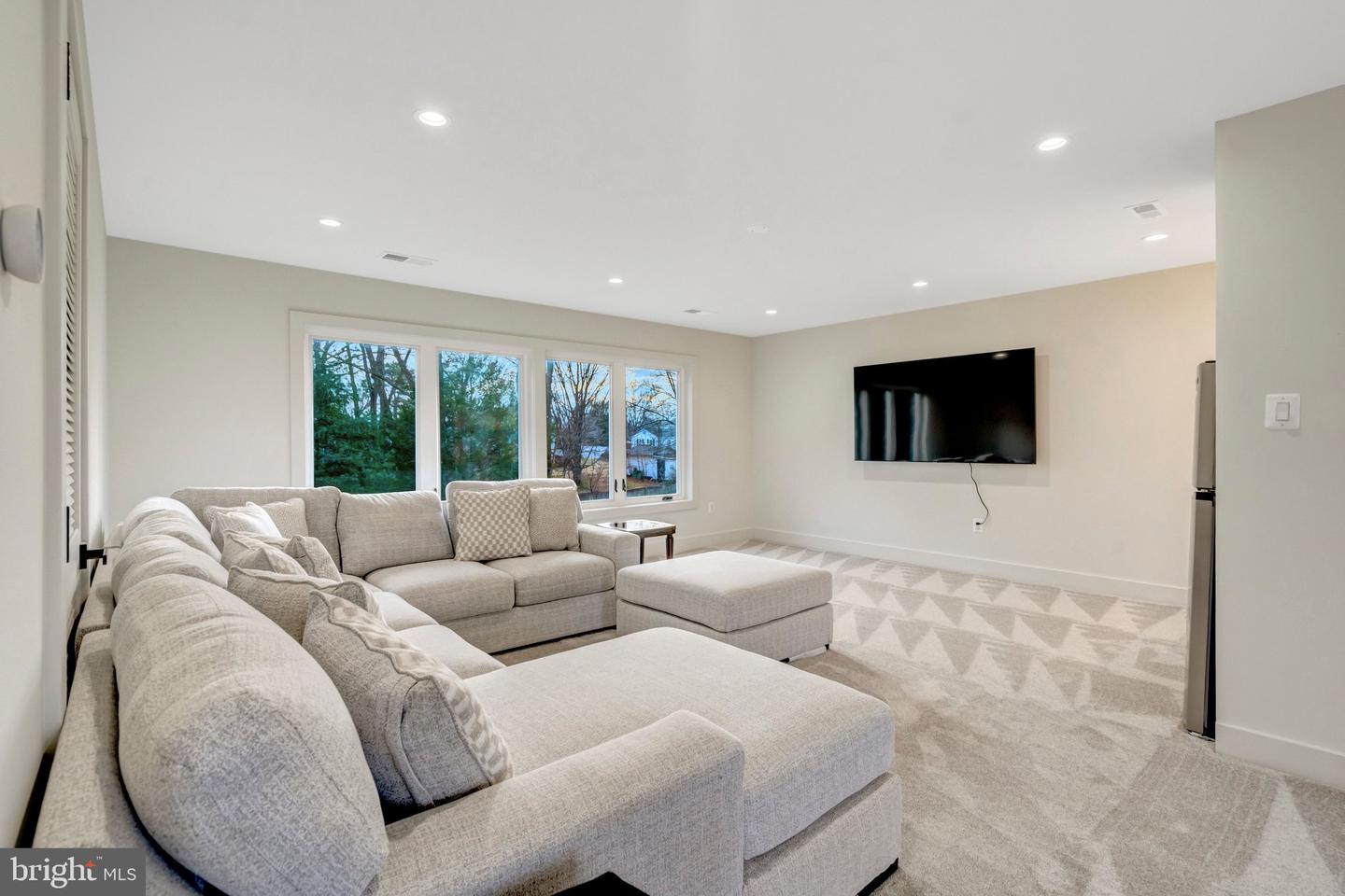 8709 YORKSHIRE LN, MANASSAS, Virginia 20111, 6 Bedrooms Bedrooms, ,6 BathroomsBathrooms,Residential,For sale,8709 YORKSHIRE LN,VAPW2109672 MLS # VAPW2109672