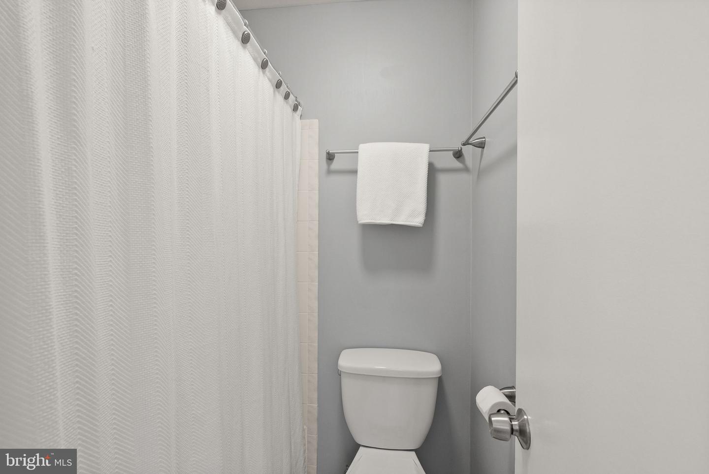 5716 EVERGREEN KNOLL CT, ALEXANDRIA, Virginia 22303, 3 Bedrooms Bedrooms, ,3 BathroomsBathrooms,Residential,For sale,5716 EVERGREEN KNOLL CT,VAFX2283586 MLS # VAFX2283586