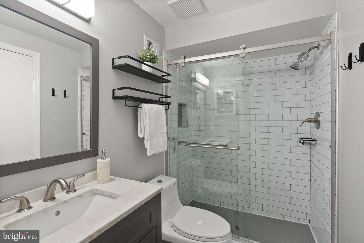 5716 EVERGREEN KNOLL CT, ALEXANDRIA, Virginia 22303, 3 Bedrooms Bedrooms, ,3 BathroomsBathrooms,Residential,For sale,5716 EVERGREEN KNOLL CT,VAFX2283586 MLS # VAFX2283586