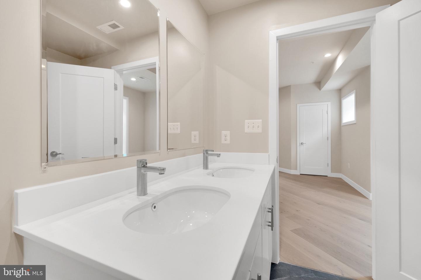 854 XENIA ST SE #102, WASHINGTON, District Of Columbia 20032, 3 Bedrooms Bedrooms, ,3 BathroomsBathrooms,Residential,For sale,854 XENIA ST SE #102,DCDC2239566 MLS # DCDC2239566