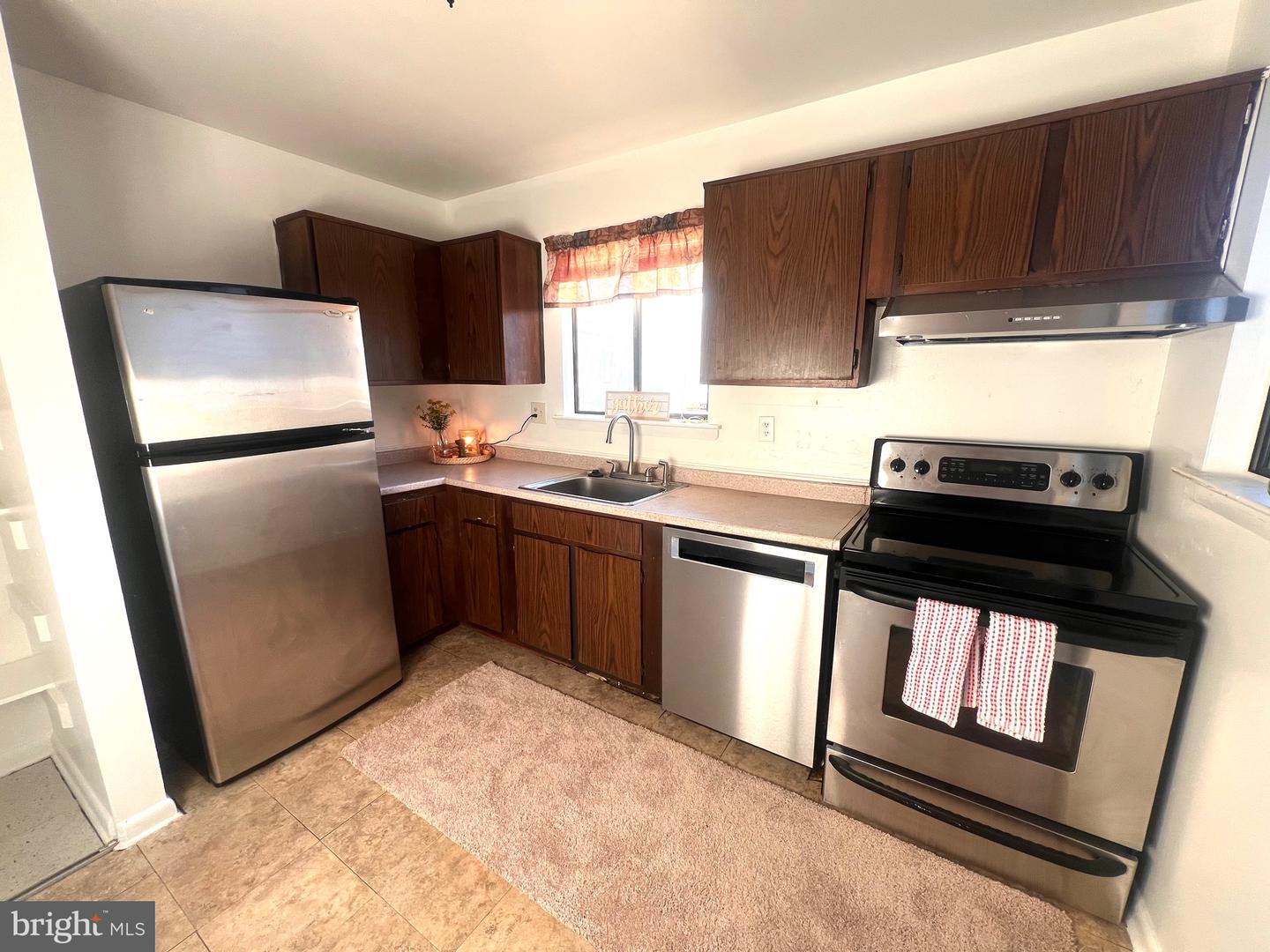 4129 MEADOWLAND CT, CHANTILLY, Virginia 20151, 3 Bedrooms Bedrooms, ,1 BathroomBathrooms,Residential,For sale,4129 MEADOWLAND CT,VAFX2284036 MLS # VAFX2284036