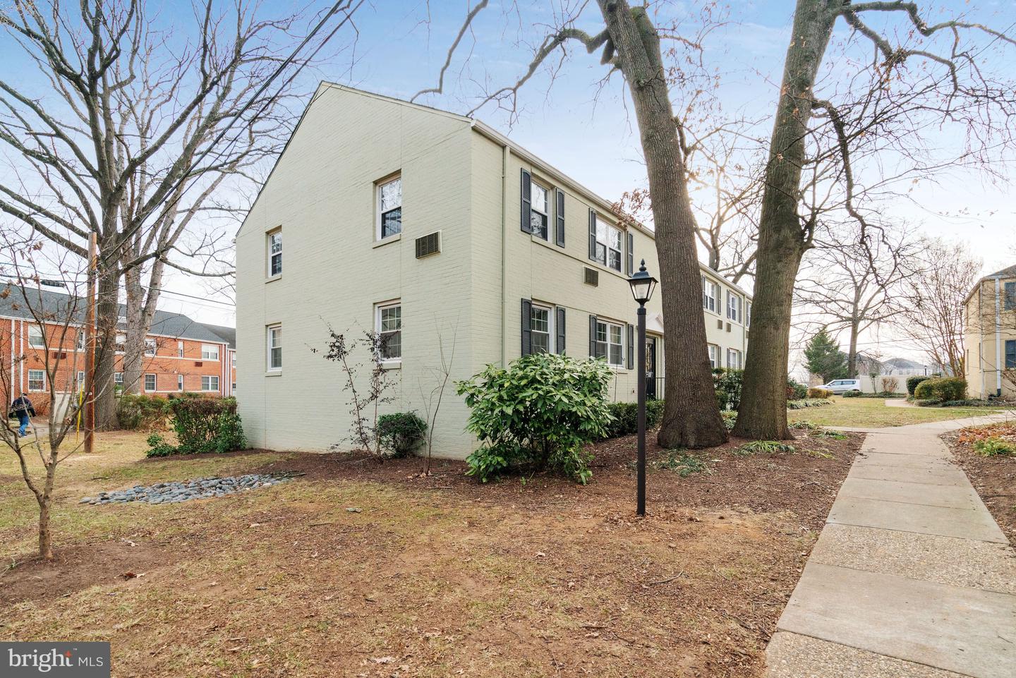 107 N GEORGE MASON DR N #4, ARLINGTON, Virginia 22203, 2 Bedrooms Bedrooms, ,1 BathroomBathrooms,Residential,For sale,107 N GEORGE MASON DR N #4,VAAR2067344 MLS # VAAR2067344 107 N GEORGE MASON DR N #4, ARLINGTON, Virginia 22203, 2 Bedrooms Bedrooms, ,1 BathroomBathrooms,Residential,For sale,107 N GEORGE MASON DR N #4,VAAR2067344 MLS # VAAR2067344