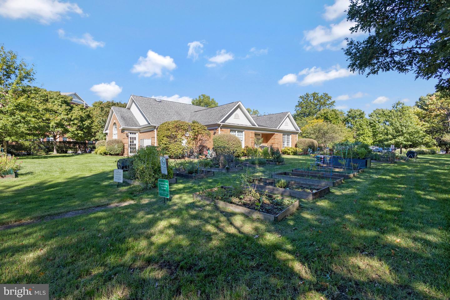 107 N GEORGE MASON DR N #4, ARLINGTON, Virginia 22203, 2 Bedrooms Bedrooms, ,1 BathroomBathrooms,Residential,For sale,107 N GEORGE MASON DR N #4,VAAR2067344 MLS # VAAR2067344