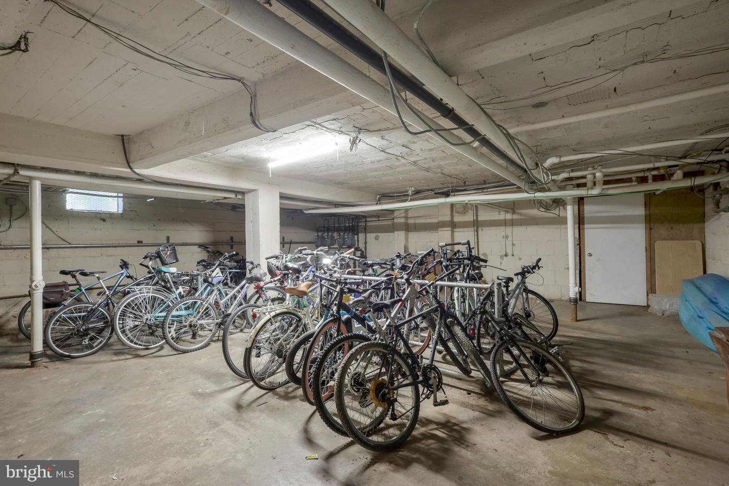 107 N GEORGE MASON DR N #4, ARLINGTON, Virginia 22203, 2 Bedrooms Bedrooms, ,1 BathroomBathrooms,Residential,For sale,107 N GEORGE MASON DR N #4,VAAR2067344 MLS # VAAR2067344