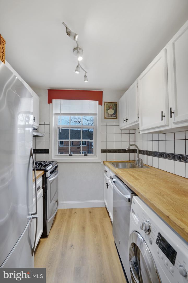 107 N GEORGE MASON DR N #4, ARLINGTON, Virginia 22203, 2 Bedrooms Bedrooms, ,1 BathroomBathrooms,Residential,For sale,107 N GEORGE MASON DR N #4,VAAR2067344 MLS # VAAR2067344 107 N GEORGE MASON DR N #4, ARLINGTON, Virginia 22203, 2 Bedrooms Bedrooms, ,1 BathroomBathrooms,Residential,For sale,107 N GEORGE MASON DR N #4,VAAR2067344 MLS # VAAR2067344