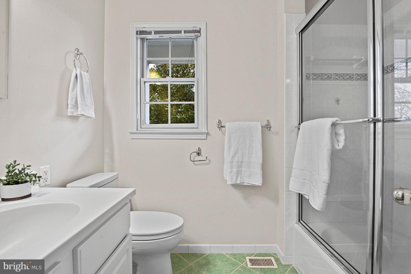 7801 BIRNAM WOOD DR, MCLEAN, Virginia 22102, 4 Bedrooms Bedrooms, ,3 BathroomsBathrooms,Residential,For sale,7801 BIRNAM WOOD DR,VAFX2284266 MLS # VAFX2284266