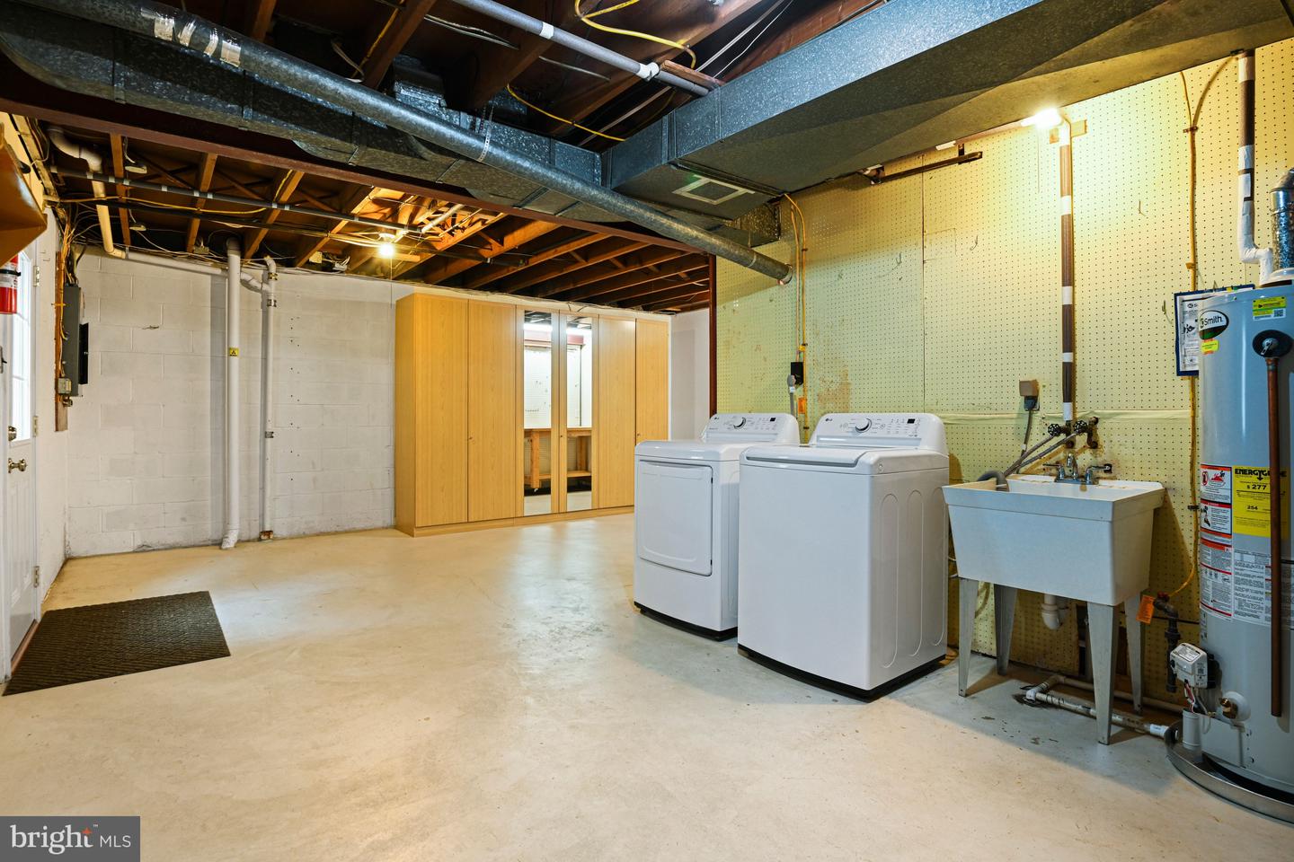 7801 BIRNAM WOOD DR, MCLEAN, Virginia 22102, 4 Bedrooms Bedrooms, ,3 BathroomsBathrooms,Residential,For sale,7801 BIRNAM WOOD DR,VAFX2284266 MLS # VAFX2284266