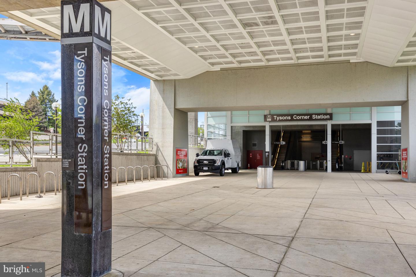 7801 BIRNAM WOOD DR, MCLEAN, Virginia 22102, 4 Bedrooms Bedrooms, ,3 BathroomsBathrooms,Residential,For sale,7801 BIRNAM WOOD DR,VAFX2284266 MLS # VAFX2284266