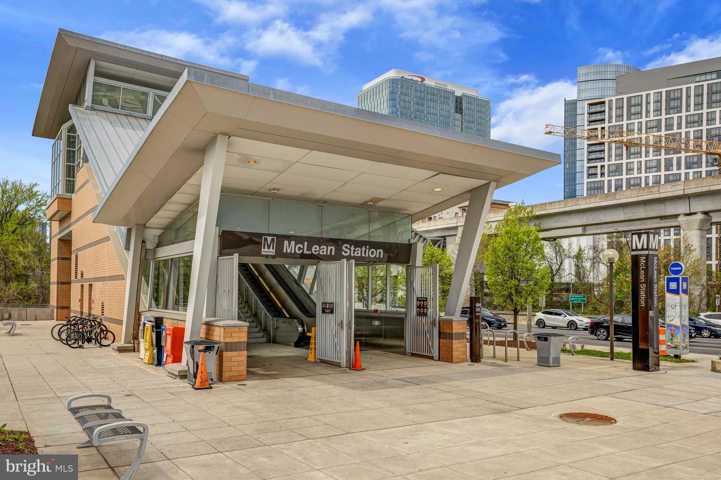 7801 BIRNAM WOOD DR, MCLEAN, Virginia 22102, 4 Bedrooms Bedrooms, ,3 BathroomsBathrooms,Residential,For sale,7801 BIRNAM WOOD DR,VAFX2284266 MLS # VAFX2284266