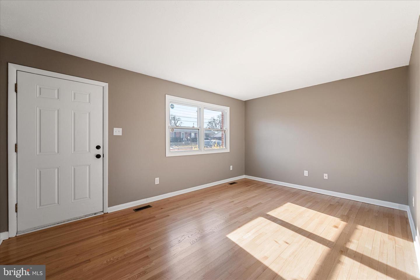 136 SCOTT ST, FRONT ROYAL, Virginia 22630, 3 Bedrooms Bedrooms, ,1 BathroomBathrooms,Residential,For sale,136 SCOTT ST,VAWR2013050 MLS # VAWR2013050