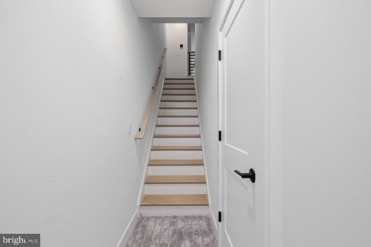 7348 BLADE DR, FALLS CHURCH, Virginia 22042, 2 Bedrooms Bedrooms, ,2 BathroomsBathrooms,Residential,For sale,7348 BLADE DR,VAFX2284470 MLS # VAFX2284470