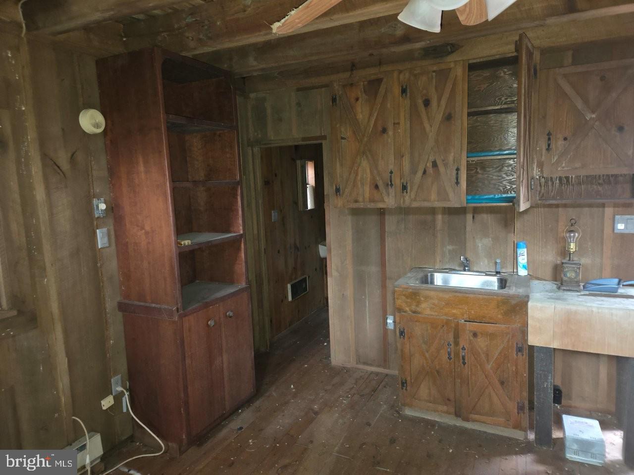 934 COMMANDER DR, ROANOKE, Virginia 24019, 6 Bedrooms Bedrooms, 30 Rooms Rooms,7 BathroomsBathrooms,Residential,For sale,934 COMMANDER DR,VARK2000056 MLS # VARK2000056