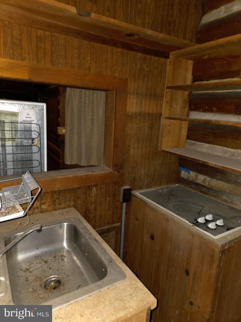 934 COMMANDER DR, ROANOKE, Virginia 24019, 6 Bedrooms Bedrooms, 30 Rooms Rooms,7 BathroomsBathrooms,Residential,For sale,934 COMMANDER DR,VARK2000056 MLS # VARK2000056