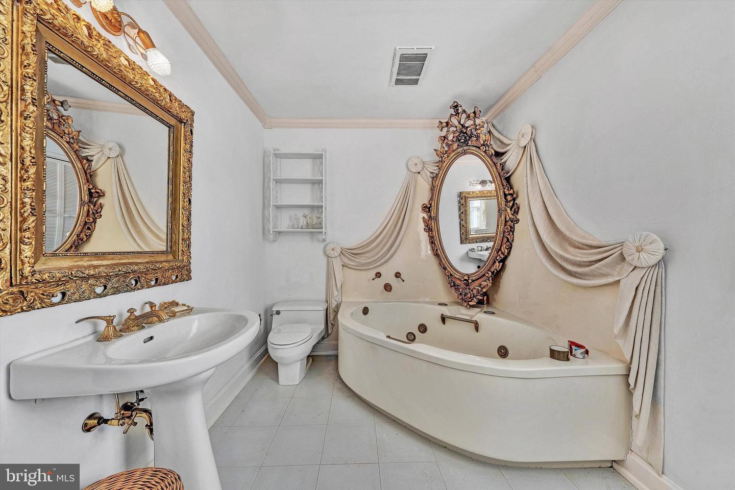 934 COMMANDER DR, ROANOKE, Virginia 24019, 6 Bedrooms Bedrooms, 30 Rooms Rooms,7 BathroomsBathrooms,Residential,For sale,934 COMMANDER DR,VARK2000056 MLS # VARK2000056 934 COMMANDER DR, ROANOKE, Virginia 24019, 6 Bedrooms Bedrooms, 30 Rooms Rooms,7 BathroomsBathrooms,Residential,For sale,934 COMMANDER DR,VARK2000056 MLS # VARK2000056