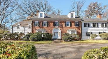 934 COMMANDER DR, ROANOKE, Virginia 24019, 6 Bedrooms Bedrooms, 30 Rooms Rooms,7 BathroomsBathrooms,Residential,For sale,934 COMMANDER DR,VARK2000056 MLS # VARK2000056