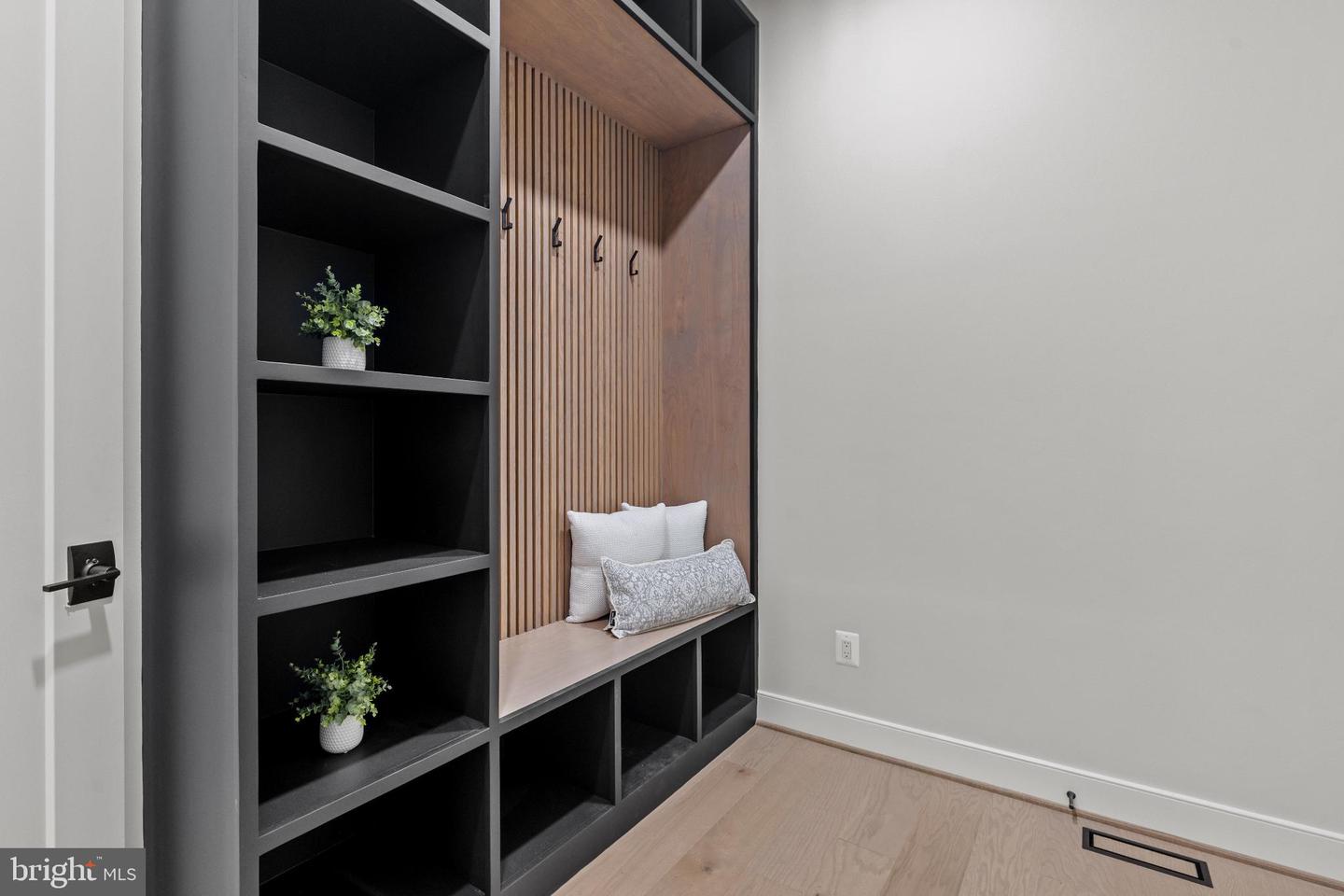 6511 IVY HILL DR, MCLEAN, Virginia 22101, 7 Bedrooms Bedrooms, 14 Rooms Rooms,6 BathroomsBathrooms,Residential,For sale,6511 IVY HILL DR,VAFX2284498 MLS # VAFX2284498 6511 IVY HILL DR, MCLEAN, Virginia 22101, 7 Bedrooms Bedrooms, 14 Rooms Rooms,6 BathroomsBathrooms,Residential,For sale,6511 IVY HILL DR,VAFX2284498 MLS # VAFX2284498