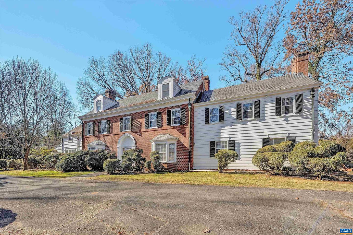 934 COMMANDER DR, ROANOKE, Virginia 24019, 6 Bedrooms Bedrooms, ,7 BathroomsBathrooms,Residential,For sale,934 COMMANDER DR,672230 MLS # 672230