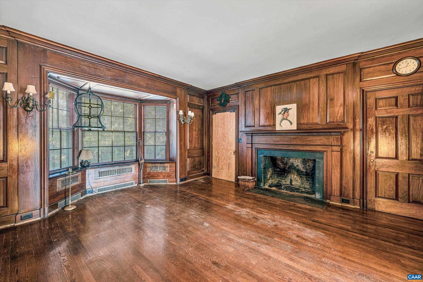 934 COMMANDER DR, ROANOKE, Virginia 24019, 6 Bedrooms Bedrooms, ,7 BathroomsBathrooms,Residential,For sale,934 COMMANDER DR,672230 MLS # 672230