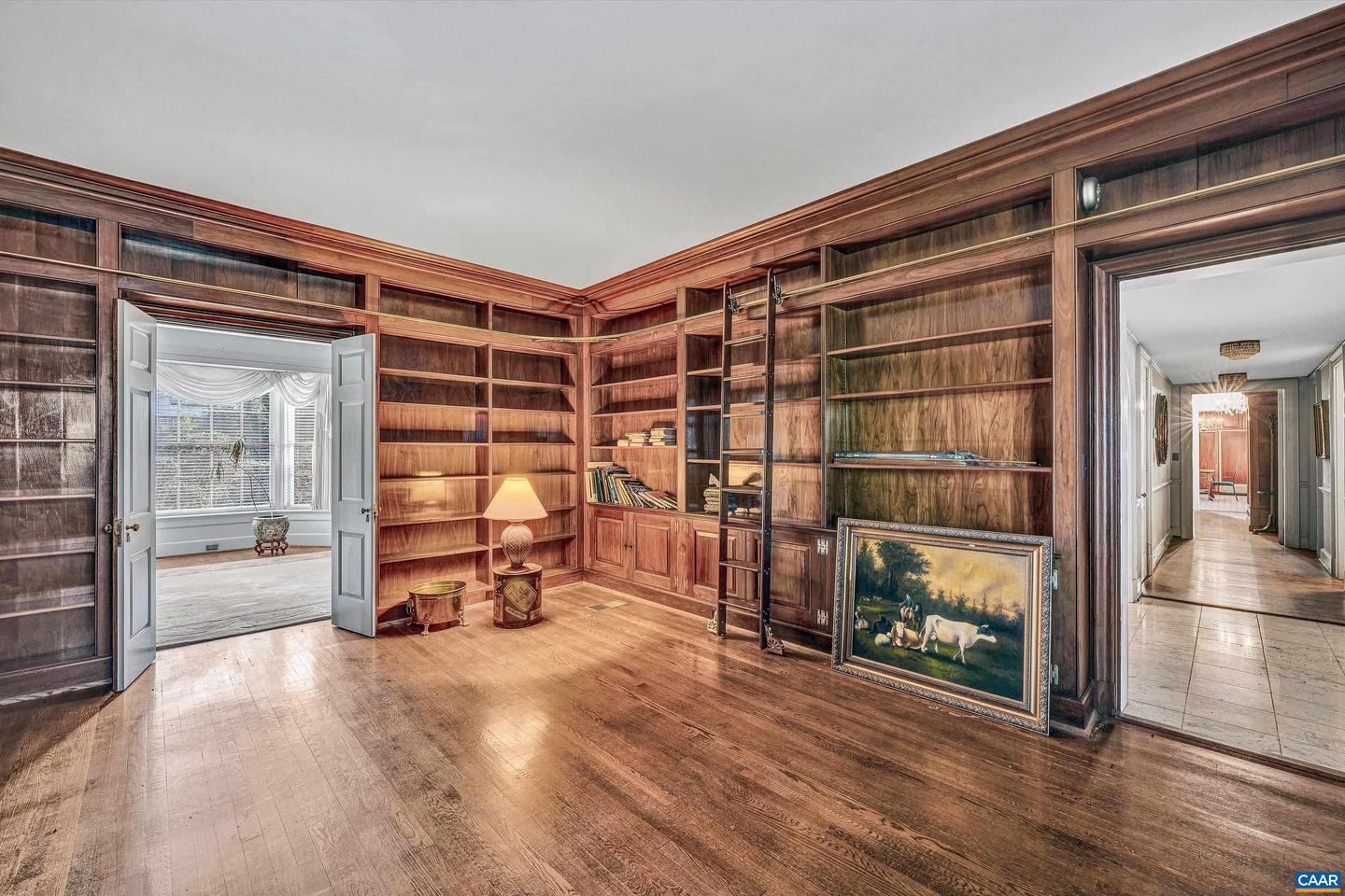 934 COMMANDER DR, ROANOKE, Virginia 24019, 6 Bedrooms Bedrooms, ,7 BathroomsBathrooms,Residential,For sale,934 COMMANDER DR,672230 MLS # 672230