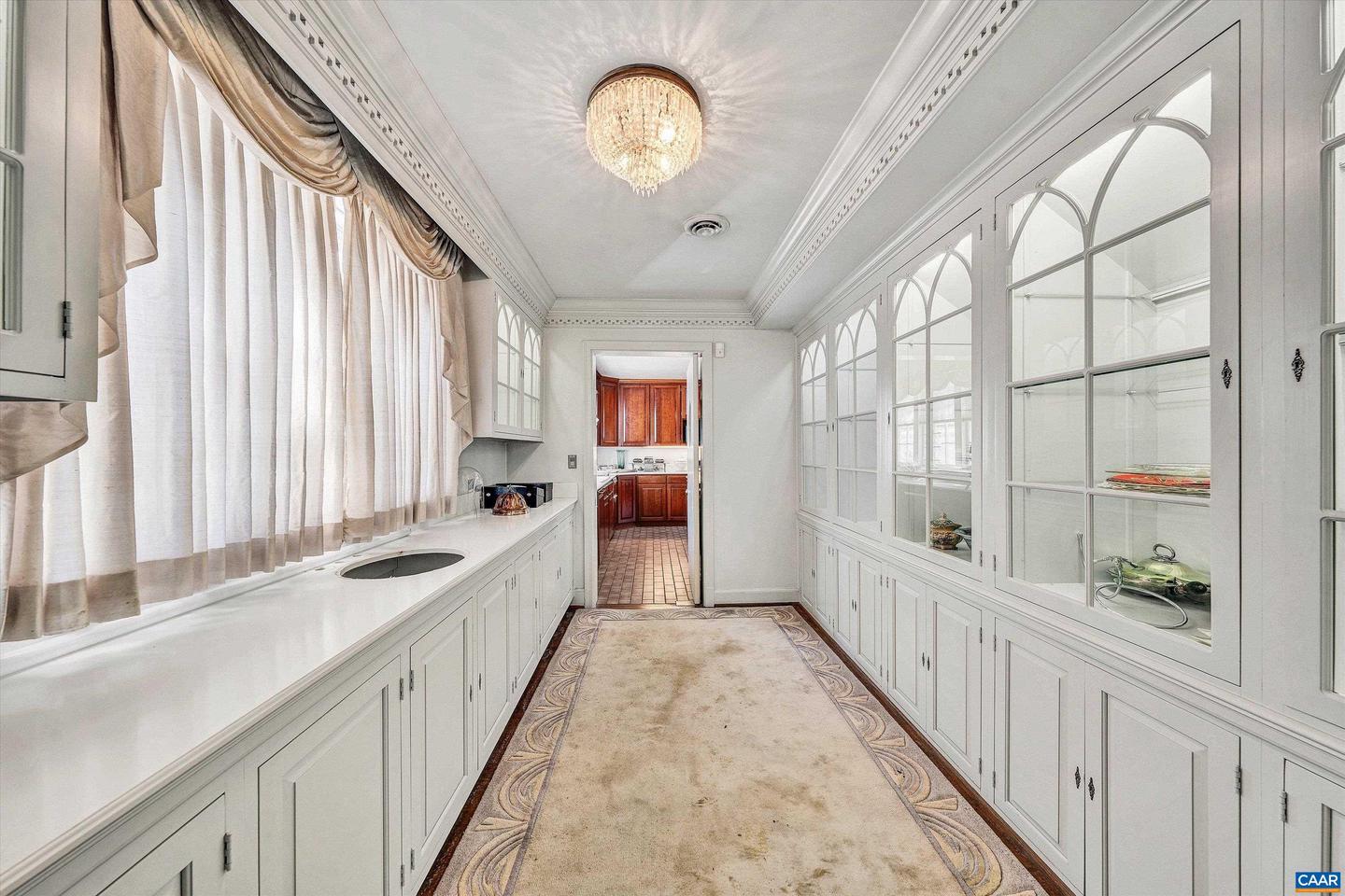 934 COMMANDER DR, ROANOKE, Virginia 24019, 6 Bedrooms Bedrooms, ,7 BathroomsBathrooms,Residential,For sale,934 COMMANDER DR,672230 MLS # 672230