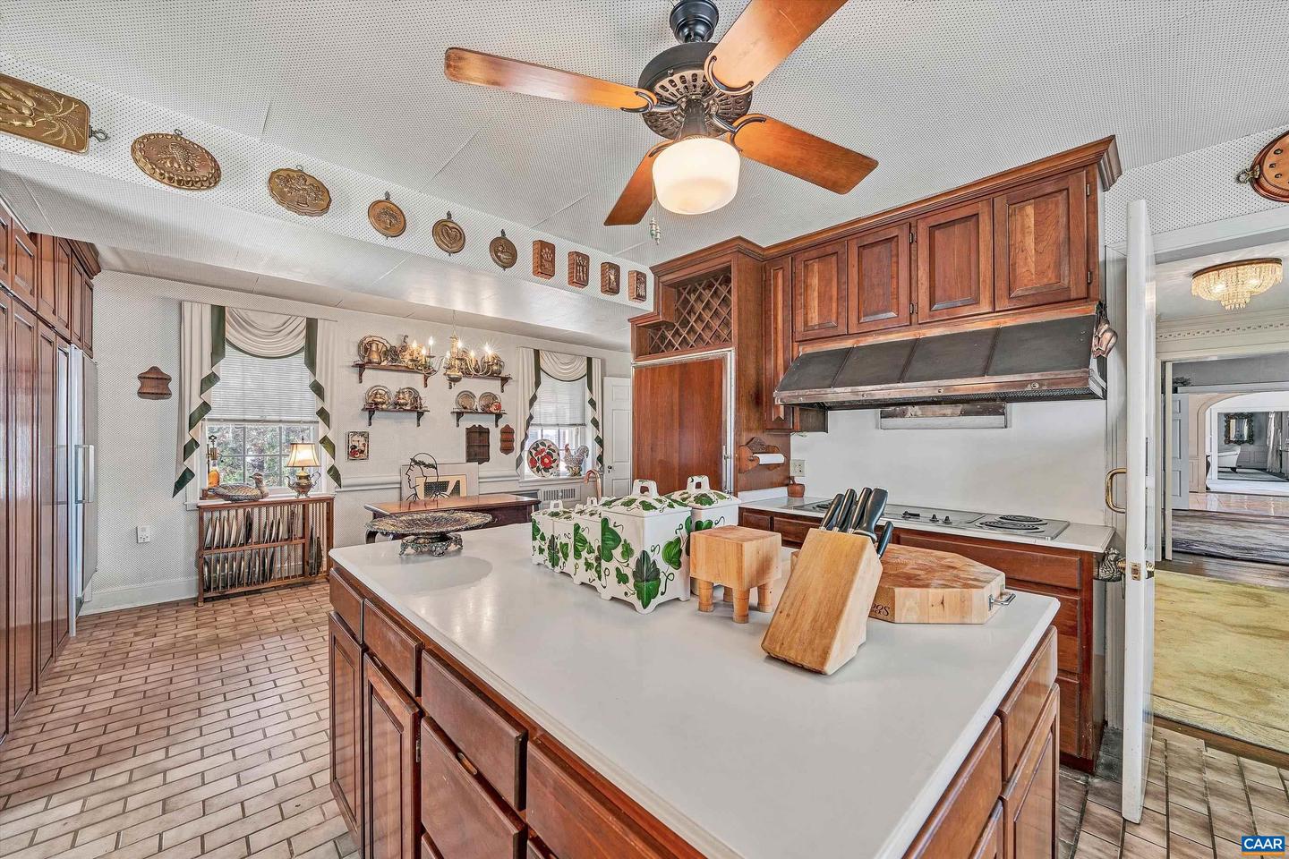 934 COMMANDER DR, ROANOKE, Virginia 24019, 6 Bedrooms Bedrooms, ,7 BathroomsBathrooms,Residential,For sale,934 COMMANDER DR,672230 MLS # 672230