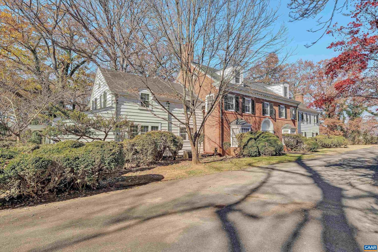 934 COMMANDER DR, ROANOKE, Virginia 24019, 6 Bedrooms Bedrooms, ,7 BathroomsBathrooms,Residential,For sale,934 COMMANDER DR,672230 MLS # 672230