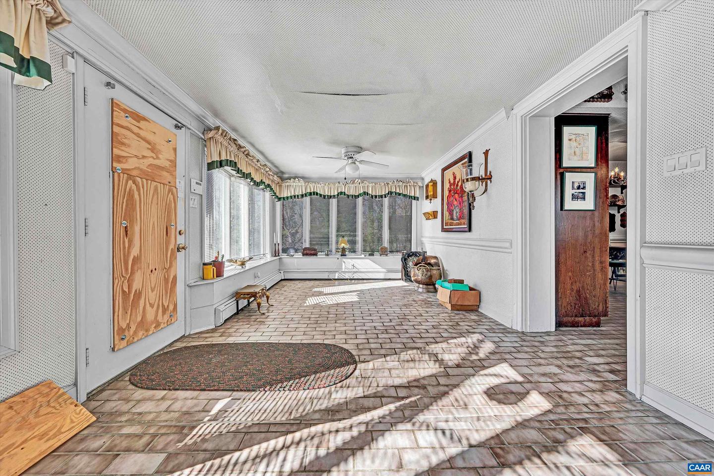 934 COMMANDER DR, ROANOKE, Virginia 24019, 6 Bedrooms Bedrooms, ,7 BathroomsBathrooms,Residential,For sale,934 COMMANDER DR,672230 MLS # 672230