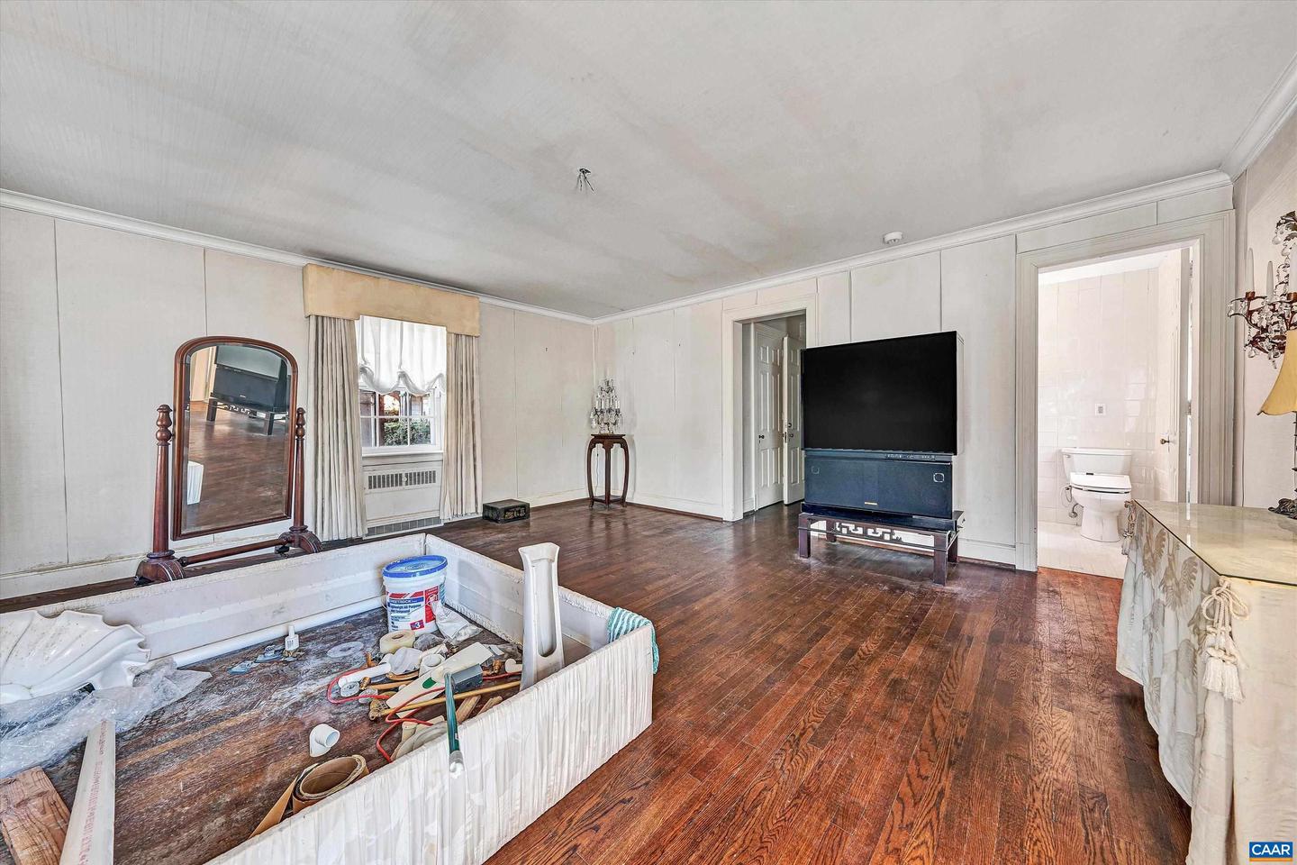 934 COMMANDER DR, ROANOKE, Virginia 24019, 6 Bedrooms Bedrooms, ,7 BathroomsBathrooms,Residential,For sale,934 COMMANDER DR,672230 MLS # 672230