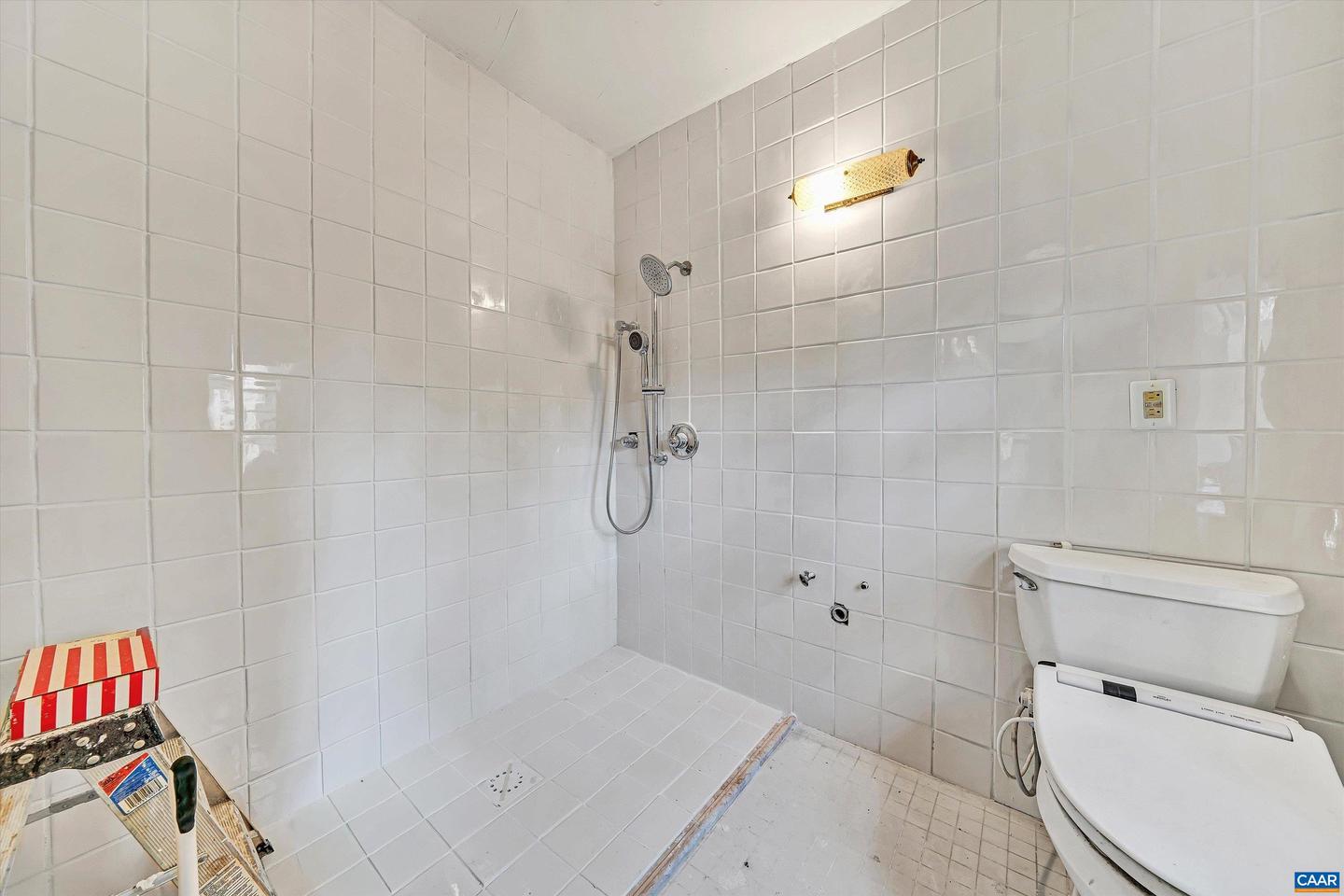 934 COMMANDER DR, ROANOKE, Virginia 24019, 6 Bedrooms Bedrooms, ,7 BathroomsBathrooms,Residential,For sale,934 COMMANDER DR,672230 MLS # 672230