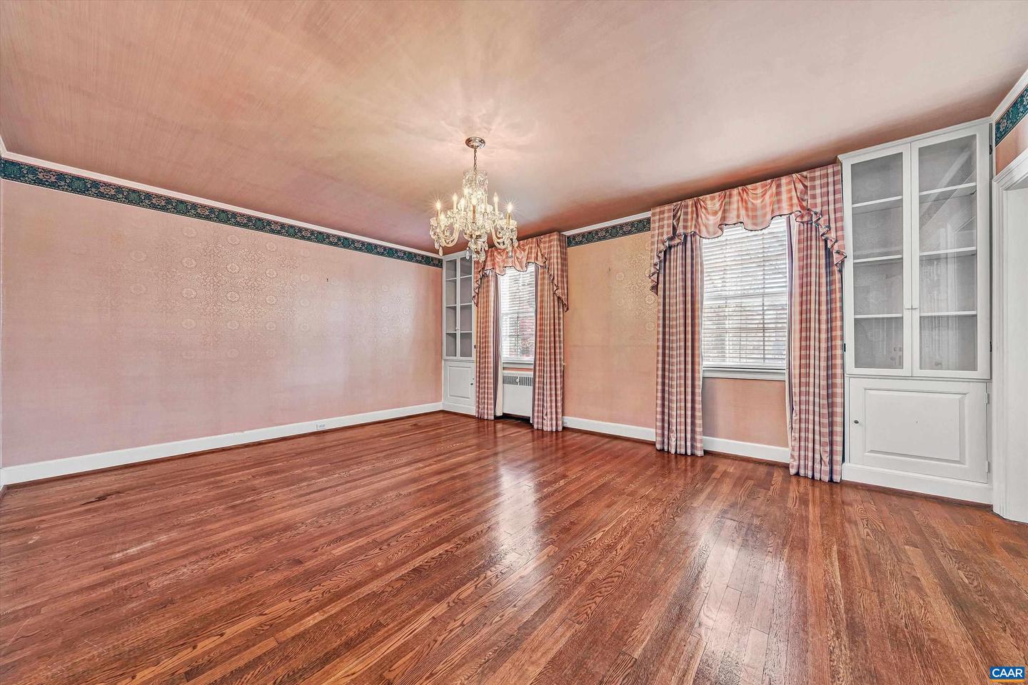 934 COMMANDER DR, ROANOKE, Virginia 24019, 6 Bedrooms Bedrooms, ,7 BathroomsBathrooms,Residential,For sale,934 COMMANDER DR,672230 MLS # 672230