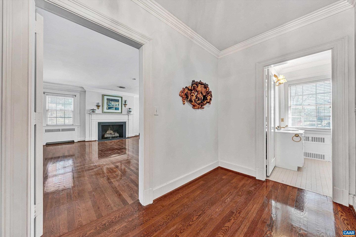 934 COMMANDER DR, ROANOKE, Virginia 24019, 6 Bedrooms Bedrooms, ,7 BathroomsBathrooms,Residential,For sale,934 COMMANDER DR,672230 MLS # 672230