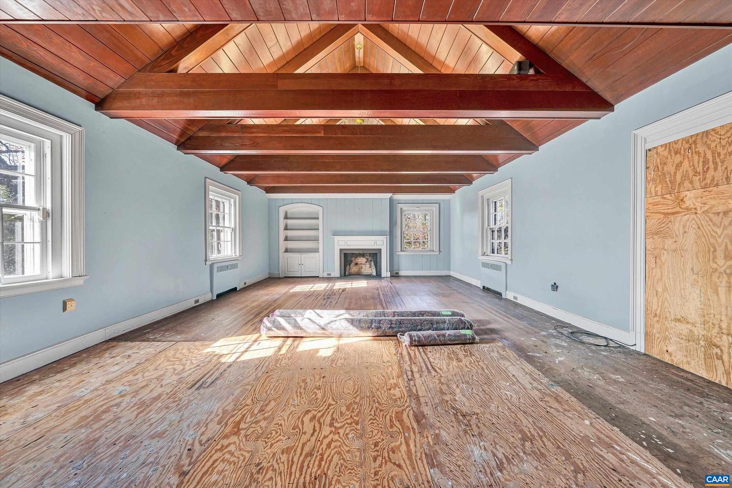 934 COMMANDER DR, ROANOKE, Virginia 24019, 6 Bedrooms Bedrooms, ,7 BathroomsBathrooms,Residential,For sale,934 COMMANDER DR,672230 MLS # 672230