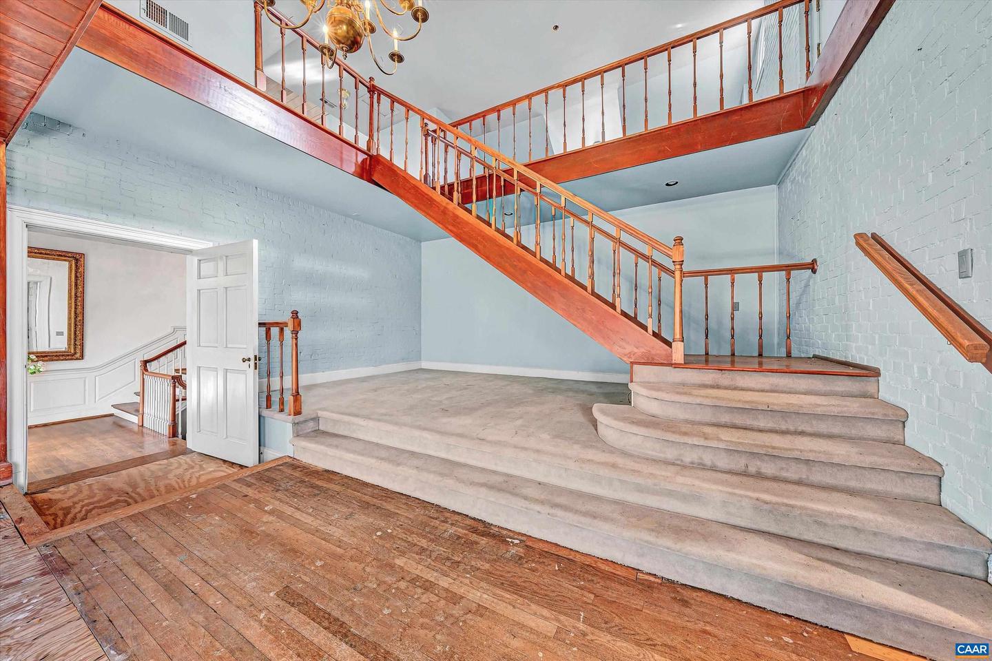 934 COMMANDER DR, ROANOKE, Virginia 24019, 6 Bedrooms Bedrooms, ,7 BathroomsBathrooms,Residential,For sale,934 COMMANDER DR,672230 MLS # 672230