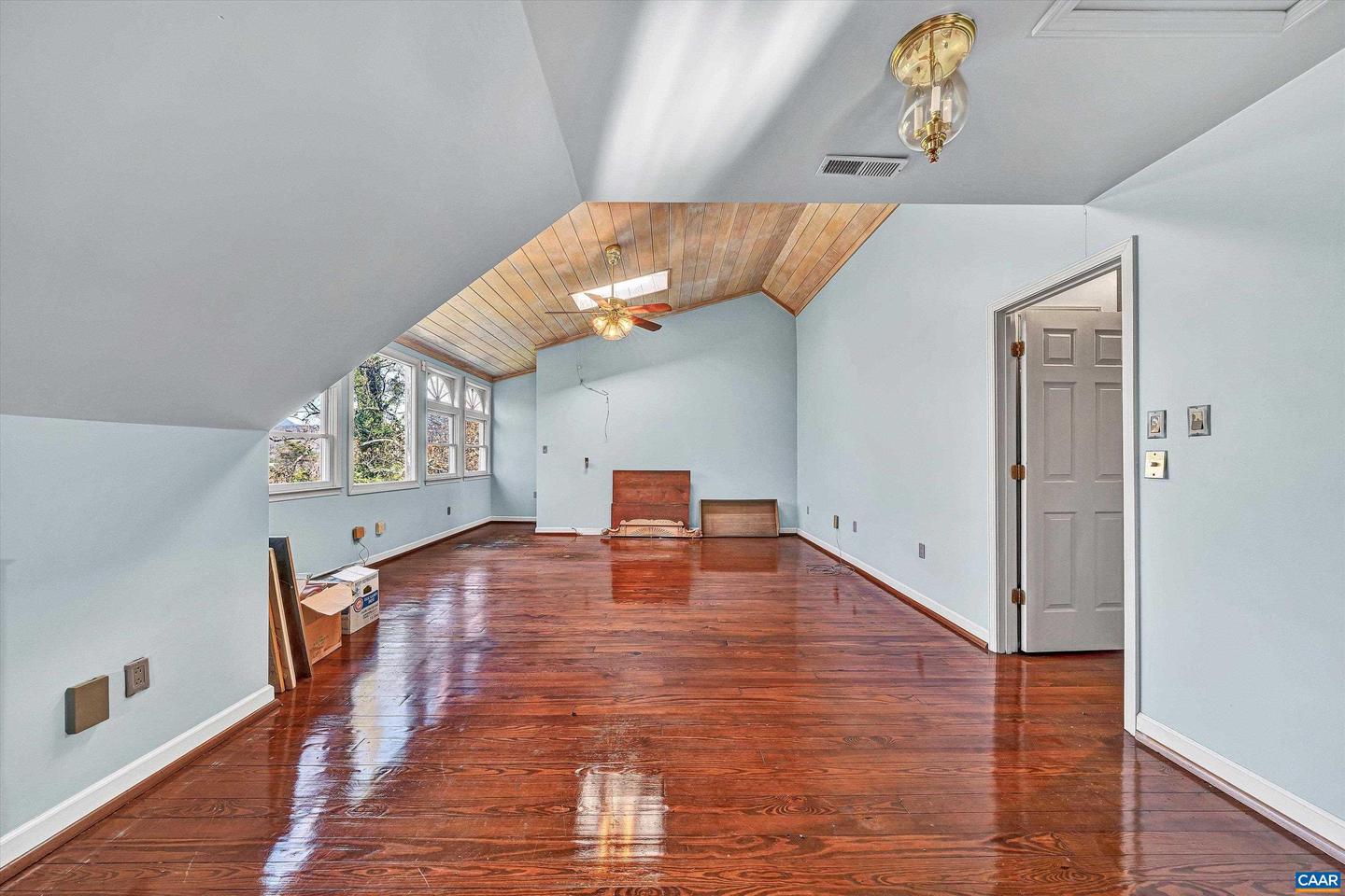 934 COMMANDER DR, ROANOKE, Virginia 24019, 6 Bedrooms Bedrooms, ,7 BathroomsBathrooms,Residential,For sale,934 COMMANDER DR,672230 MLS # 672230