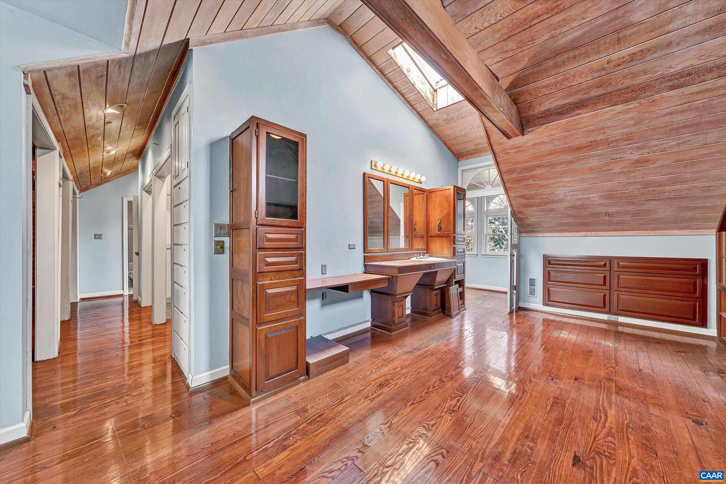 934 COMMANDER DR, ROANOKE, Virginia 24019, 6 Bedrooms Bedrooms, ,7 BathroomsBathrooms,Residential,For sale,934 COMMANDER DR,672230 MLS # 672230