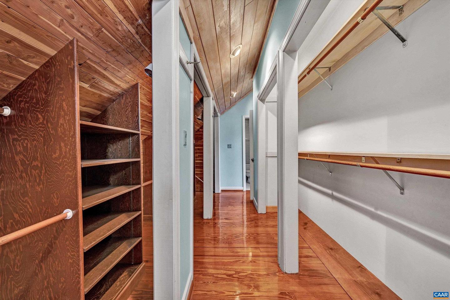 934 COMMANDER DR, ROANOKE, Virginia 24019, 6 Bedrooms Bedrooms, ,7 BathroomsBathrooms,Residential,For sale,934 COMMANDER DR,672230 MLS # 672230