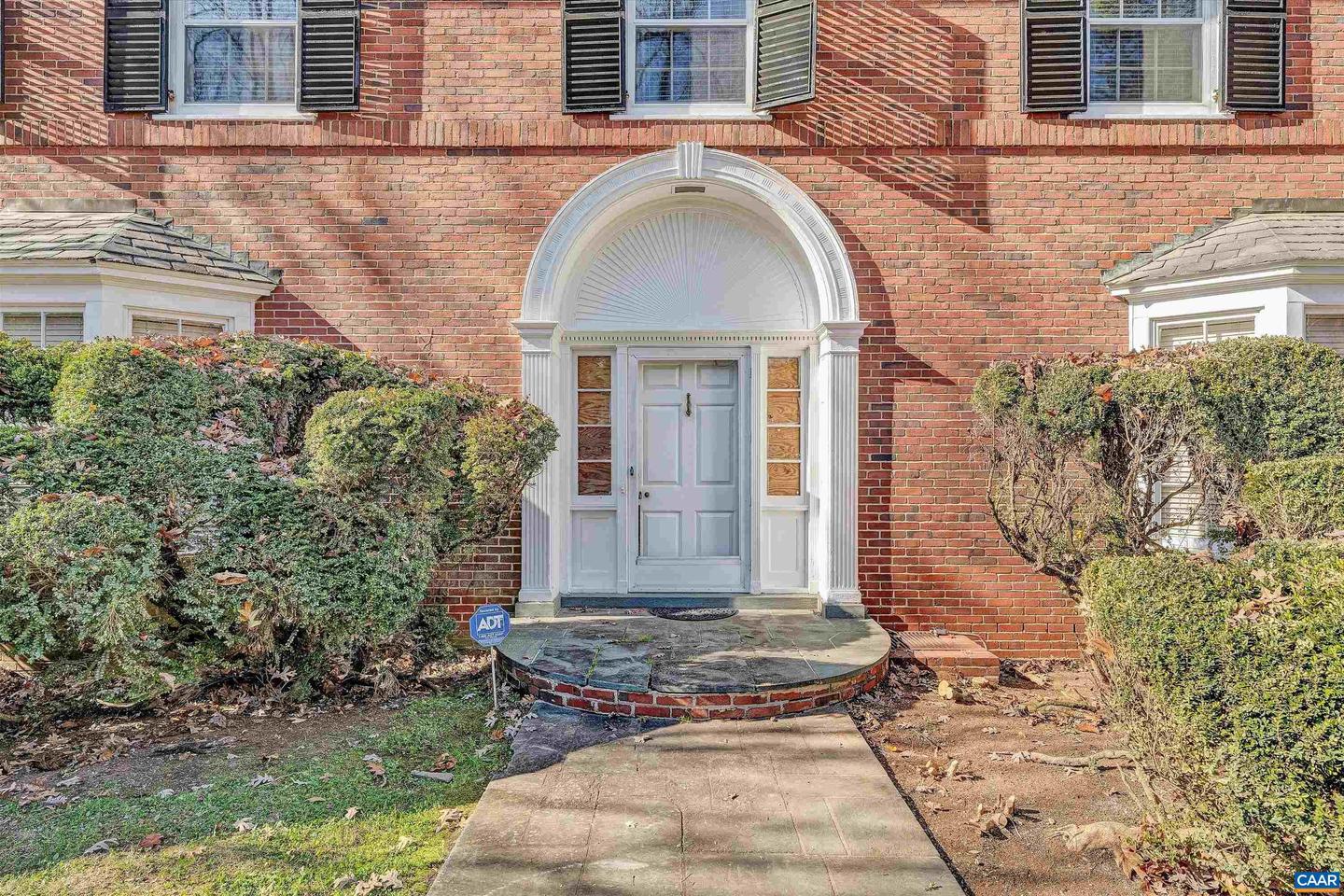 934 COMMANDER DR, ROANOKE, Virginia 24019, 6 Bedrooms Bedrooms, ,7 BathroomsBathrooms,Residential,For sale,934 COMMANDER DR,672230 MLS # 672230