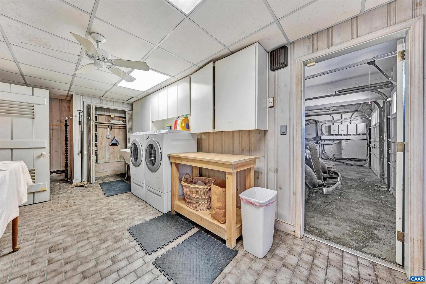 934 COMMANDER DR, ROANOKE, Virginia 24019, 6 Bedrooms Bedrooms, ,7 BathroomsBathrooms,Residential,For sale,934 COMMANDER DR,672230 MLS # 672230