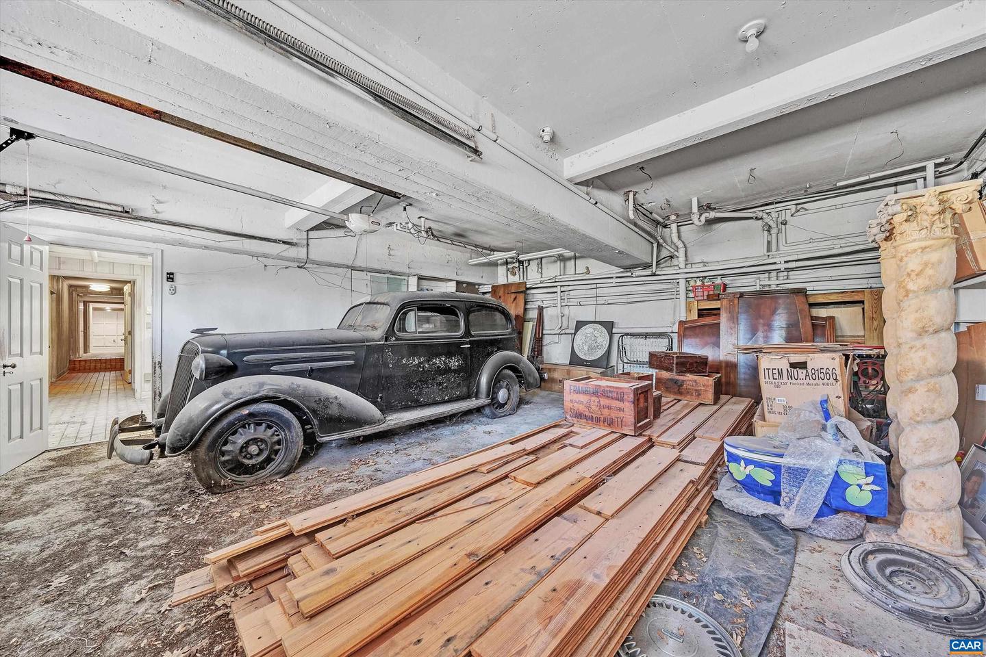 934 COMMANDER DR, ROANOKE, Virginia 24019, 6 Bedrooms Bedrooms, ,7 BathroomsBathrooms,Residential,For sale,934 COMMANDER DR,672230 MLS # 672230