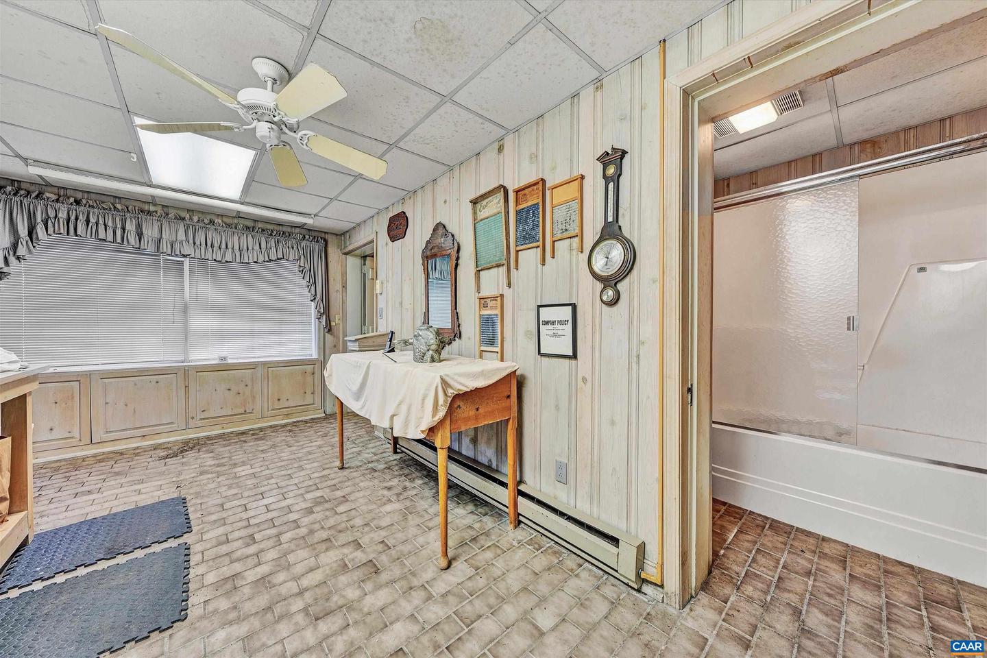 934 COMMANDER DR, ROANOKE, Virginia 24019, 6 Bedrooms Bedrooms, ,7 BathroomsBathrooms,Residential,For sale,934 COMMANDER DR,672230 MLS # 672230