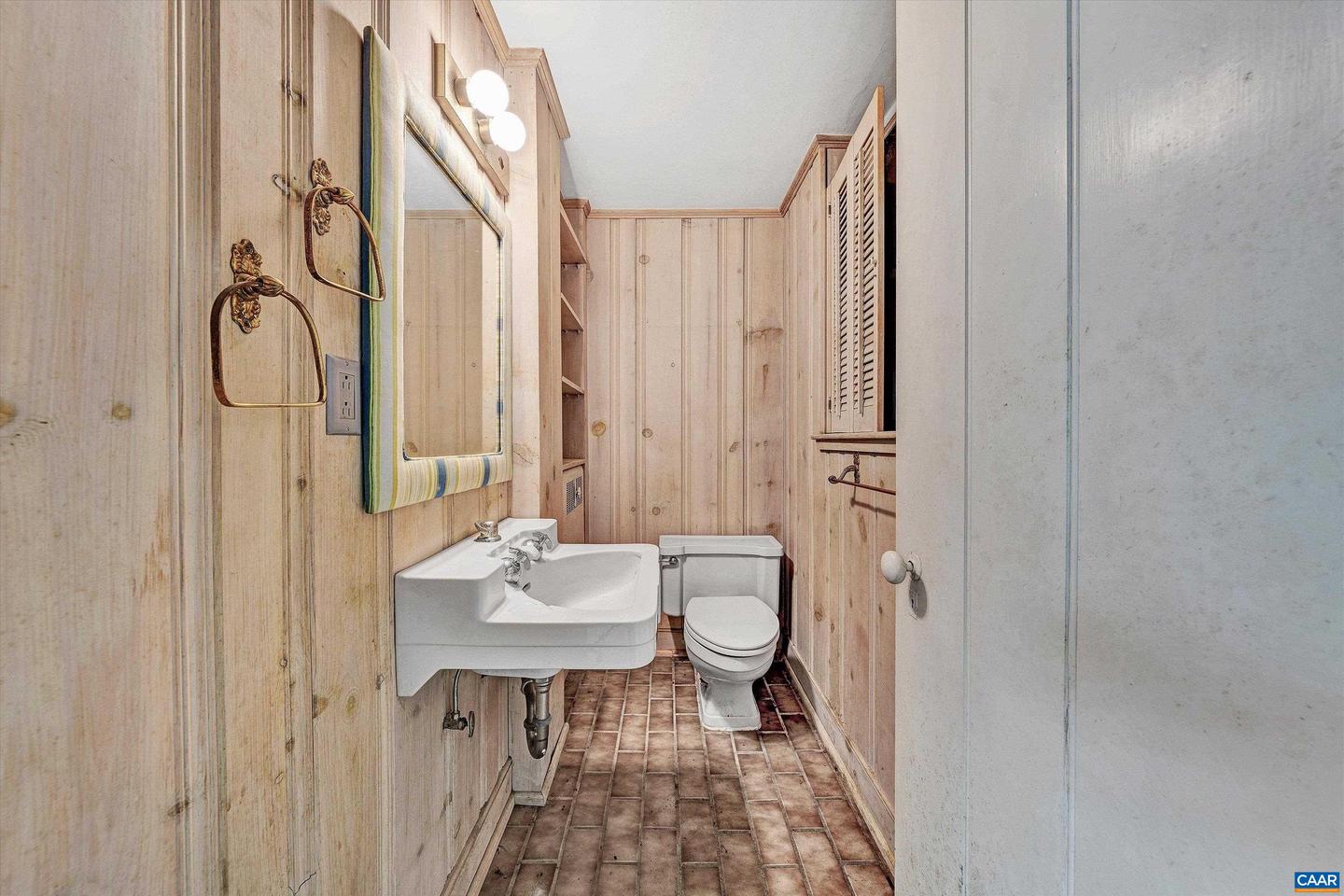 934 COMMANDER DR, ROANOKE, Virginia 24019, 6 Bedrooms Bedrooms, ,7 BathroomsBathrooms,Residential,For sale,934 COMMANDER DR,672230 MLS # 672230